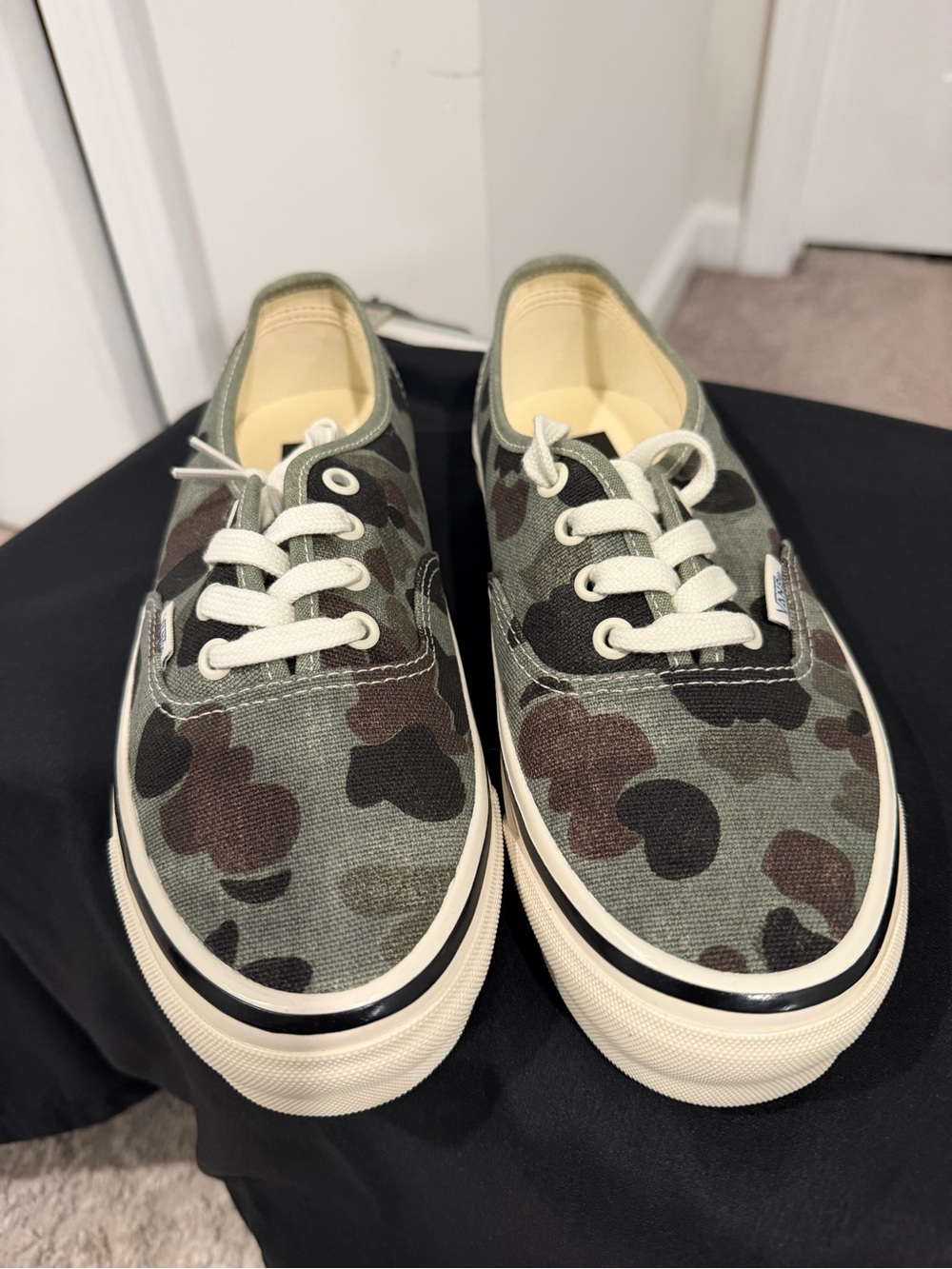 Vans Women’s
Camo Canvas Low-Top Sneakers - Green/Brown